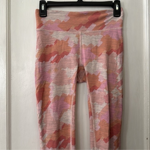 Outdoor Voices Tech Sweat Flex Pink Camo Workout Yoga Leggings - Picture 4 of 9